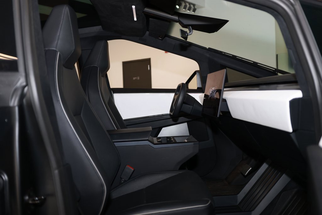 Used 2024 Tesla Cybertruck AWD Crew Cab image 16