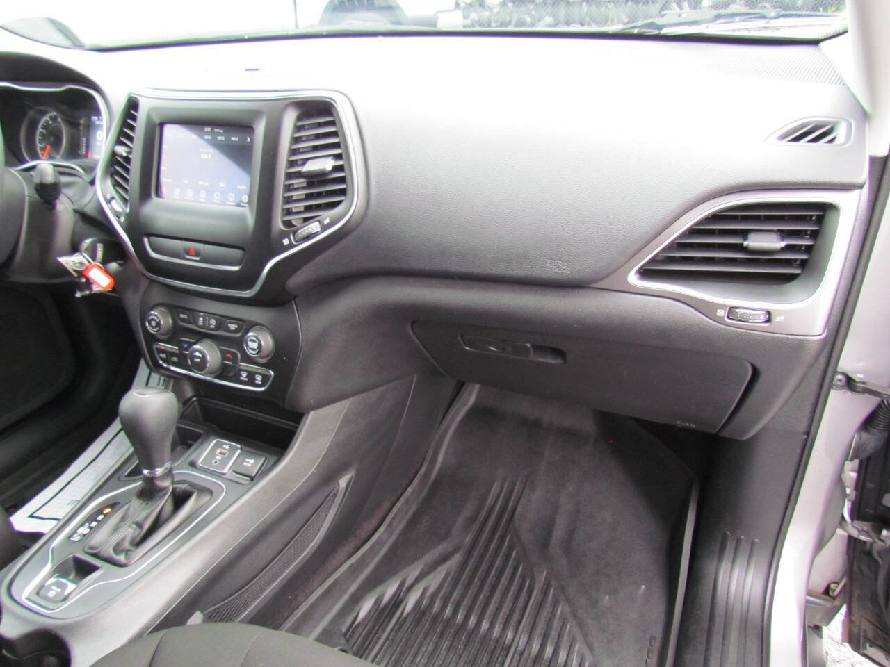 Used 2019 Jeep Cherokee Latitude w/ Popular Appearance Group image 19