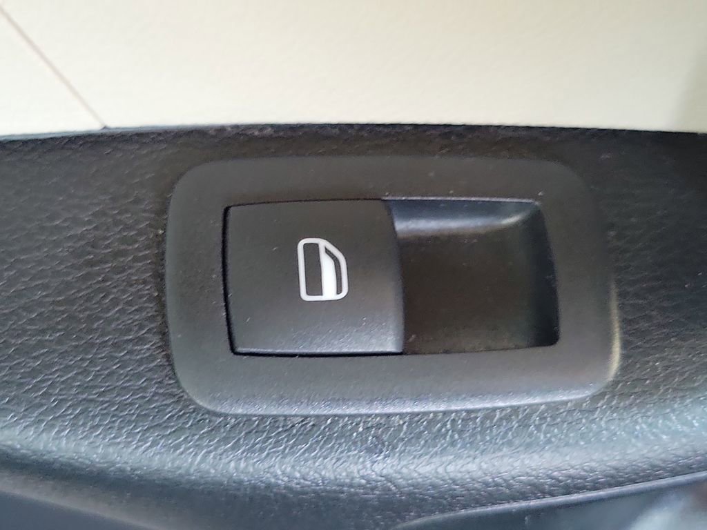 Used 2024 Chrysler Pacifica Touring-L image 15