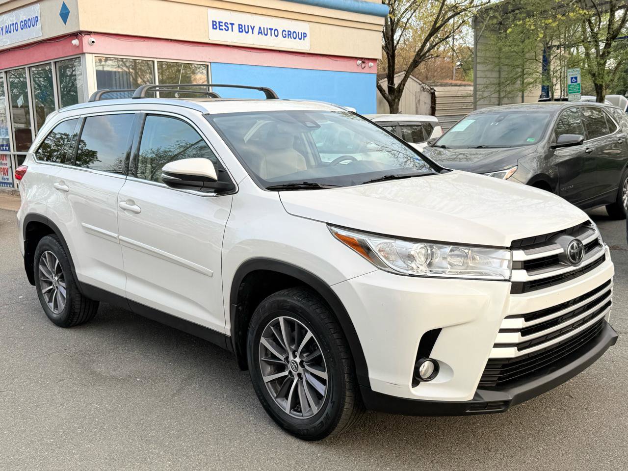 Used 2019 Toyota Highlander XLE AWD/4WD image 9