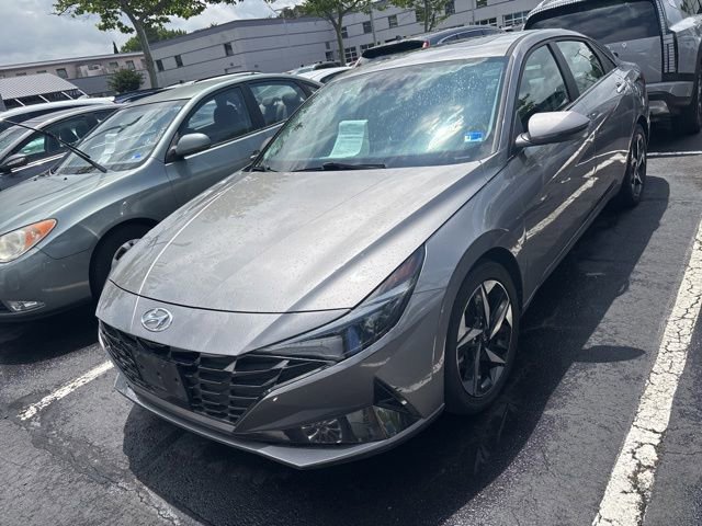 Used 2023 Hyundai Elantra Limited w/ Cargo Package FWD image 2