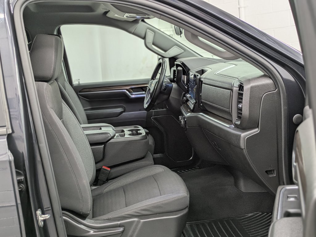 Used 2023 Chevrolet Silverado 1500 LT AWD/4WD image 29