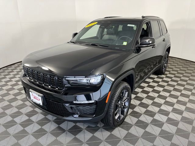 Used 2025 Jeep Grand Cherokee Limited AWD/4WD image 3