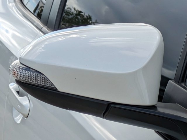 Used 2019 Toyota C-HR XLE FWD image 12
