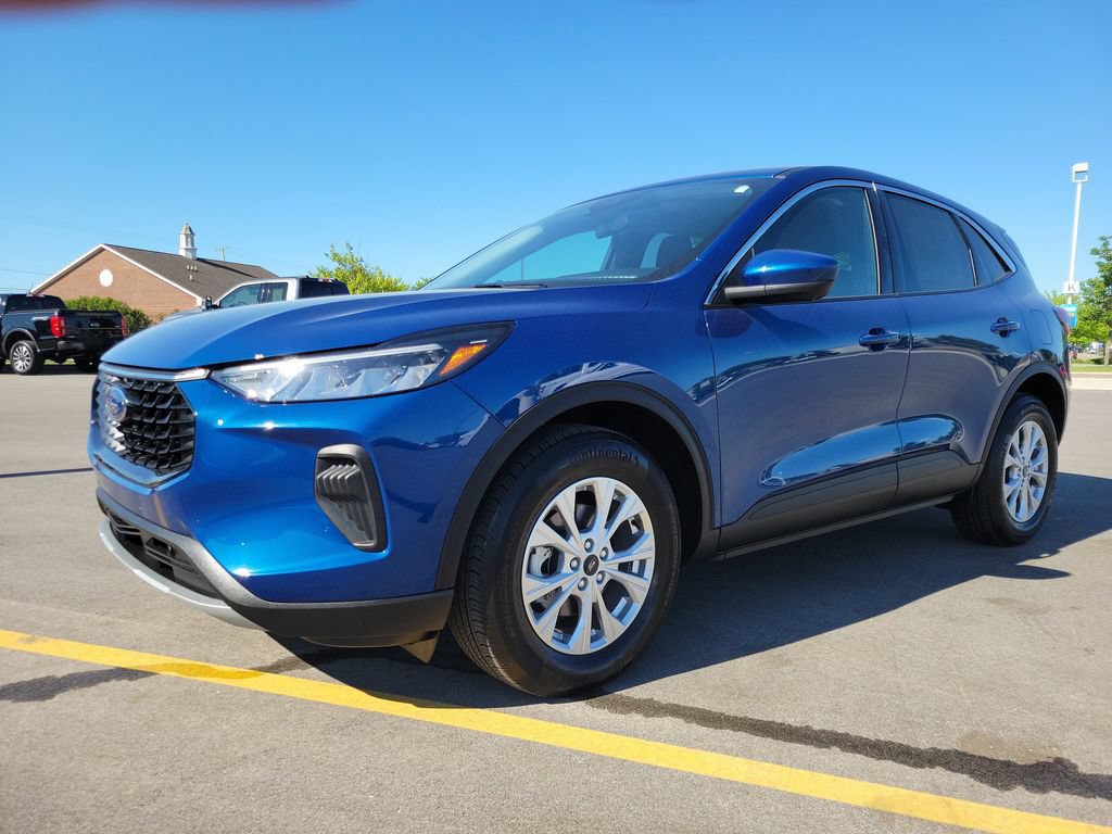 Used 2023 Ford Escape Active w/ Tech Pack #2 AWD/4WD image 2