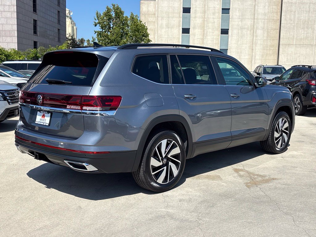 Used 2025 Volkswagen Atlas SE FWD image 2