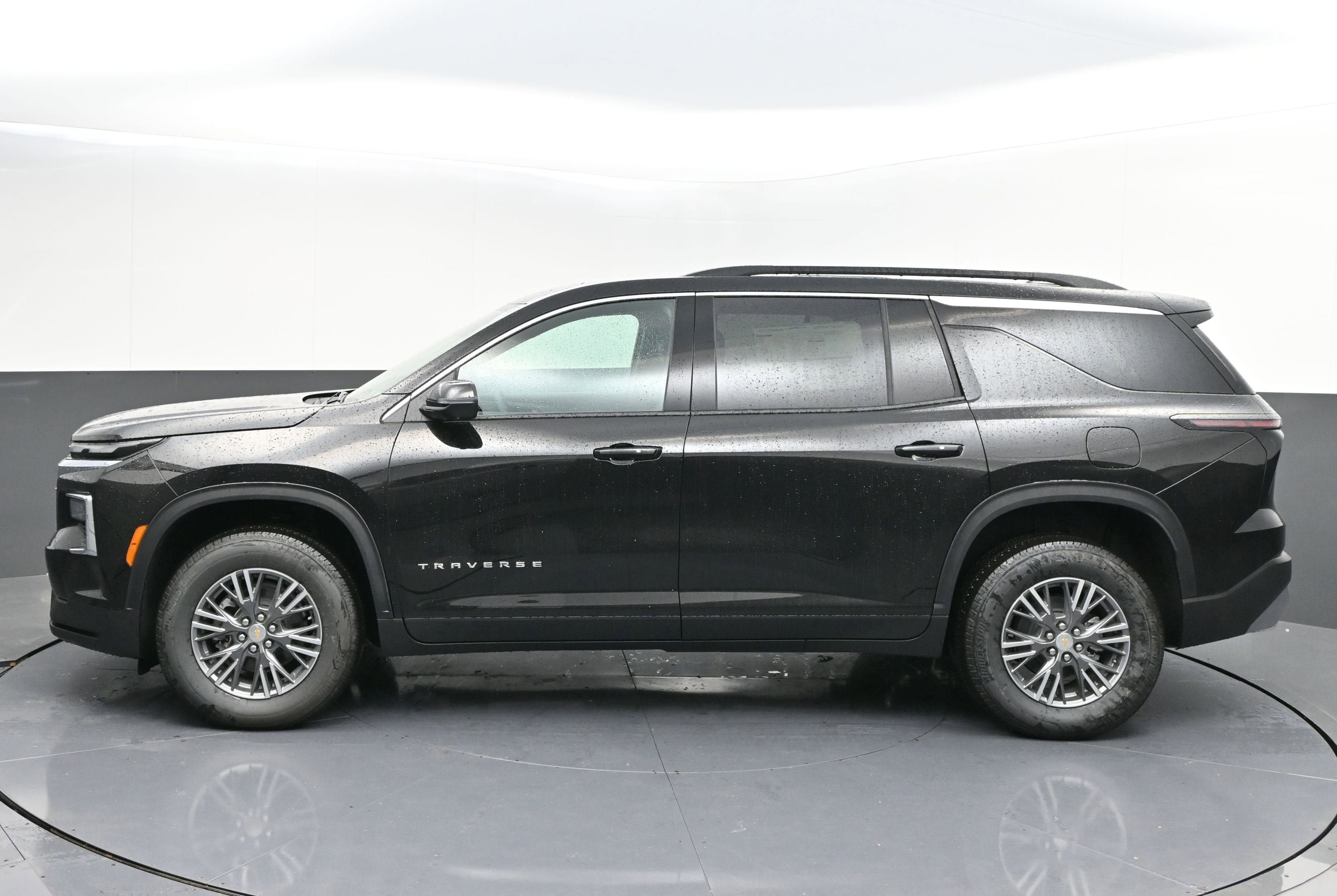 New 2026 Chevrolet Traverse LT w/ Driver Confidence Package AWD/4WD image 4