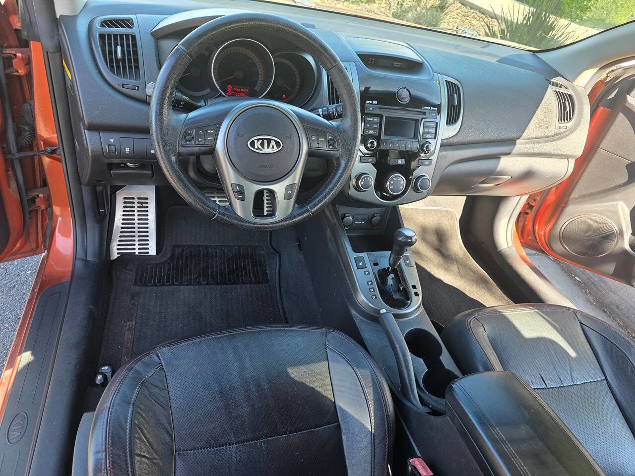 Used 2010 Kia Forte Koup SX w/ Leather Pkg FWD image 10