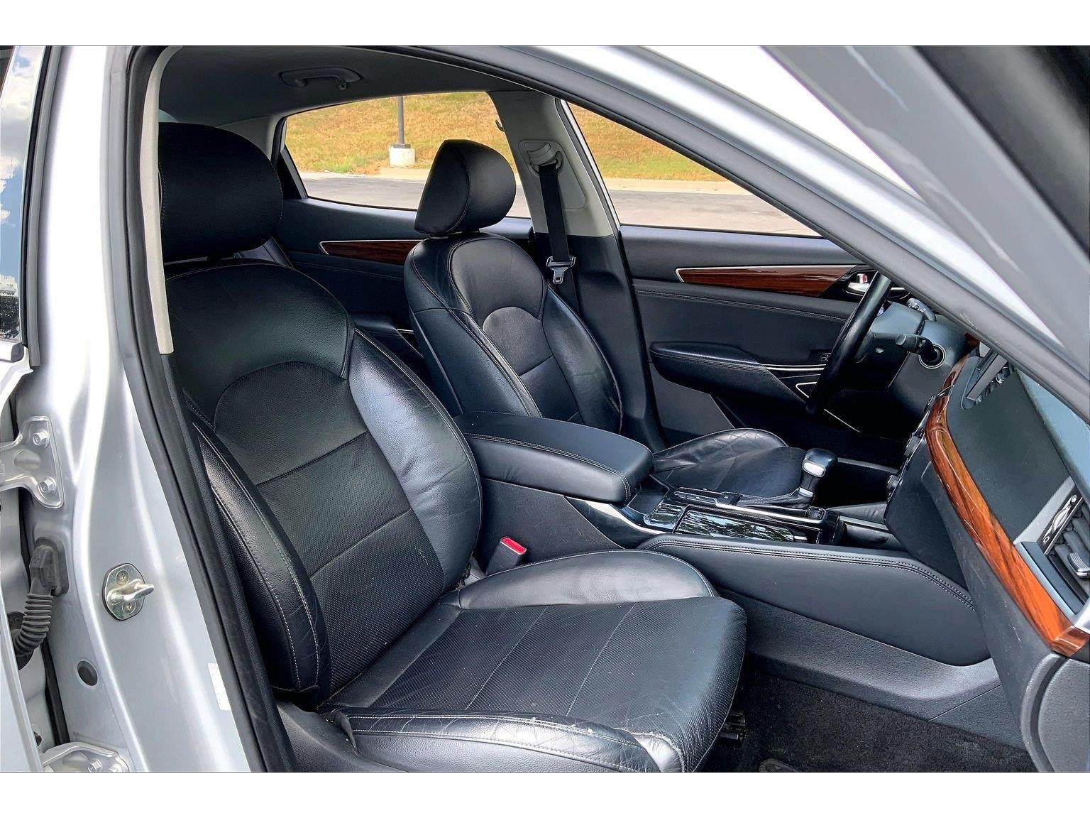 Used 2018 Kia Cadenza Premium w/ Luxury Package FWD image 7