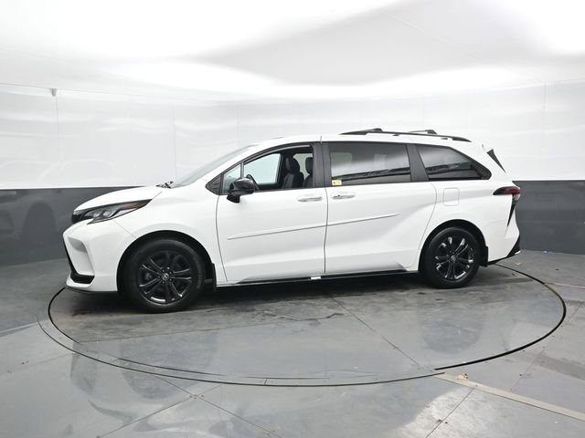 Used 2025 Toyota Sienna XSE image 7