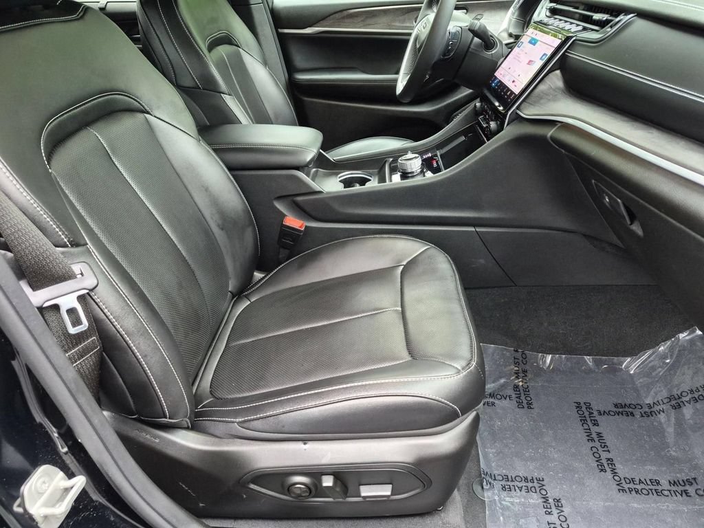 Used 2024 Jeep Grand Cherokee Limited w/ Luxury Tech Group II AWD/4WD image 29