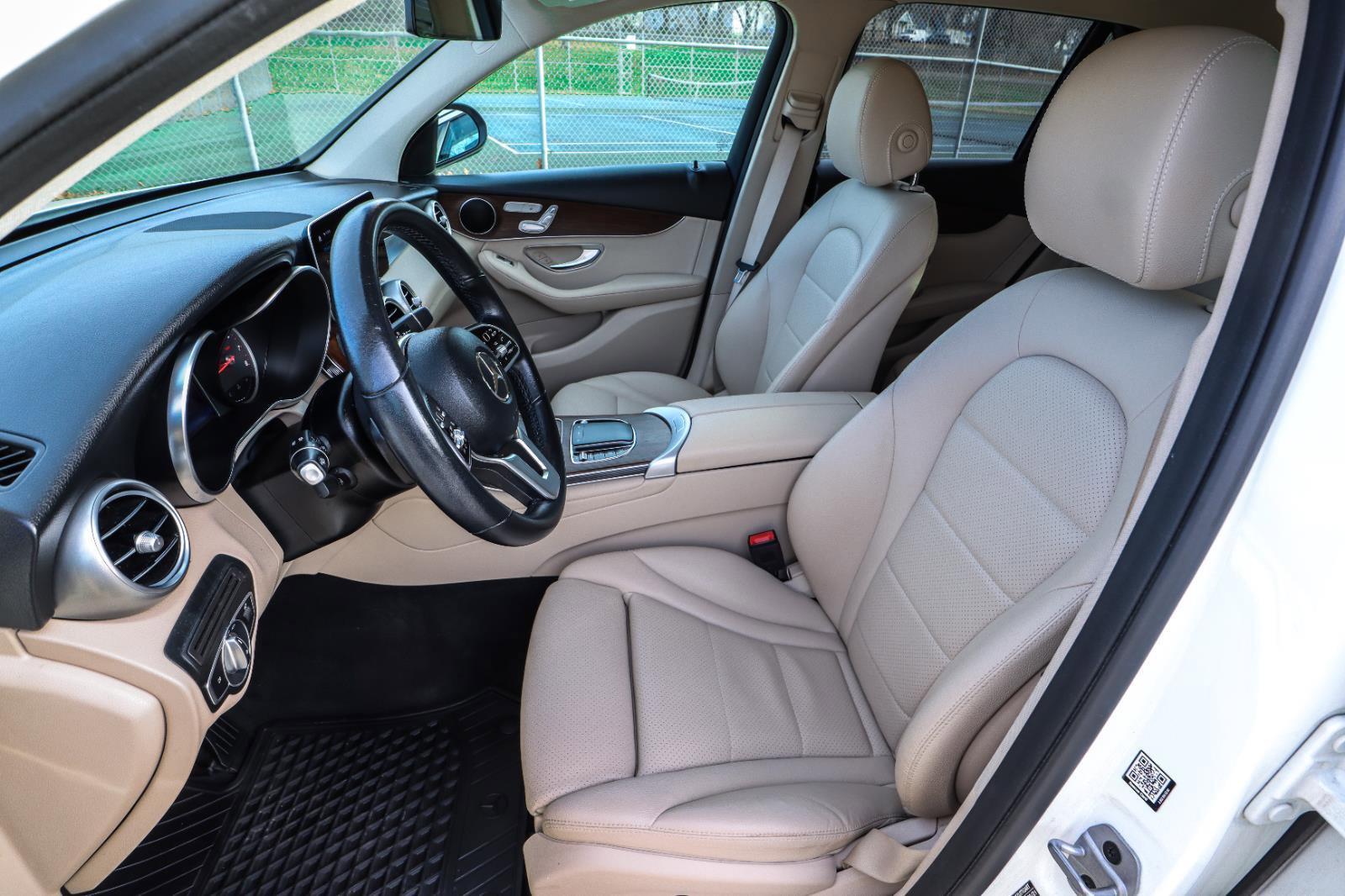 Used 2021 Mercedes-Benz GLC 300 4MATIC image 33