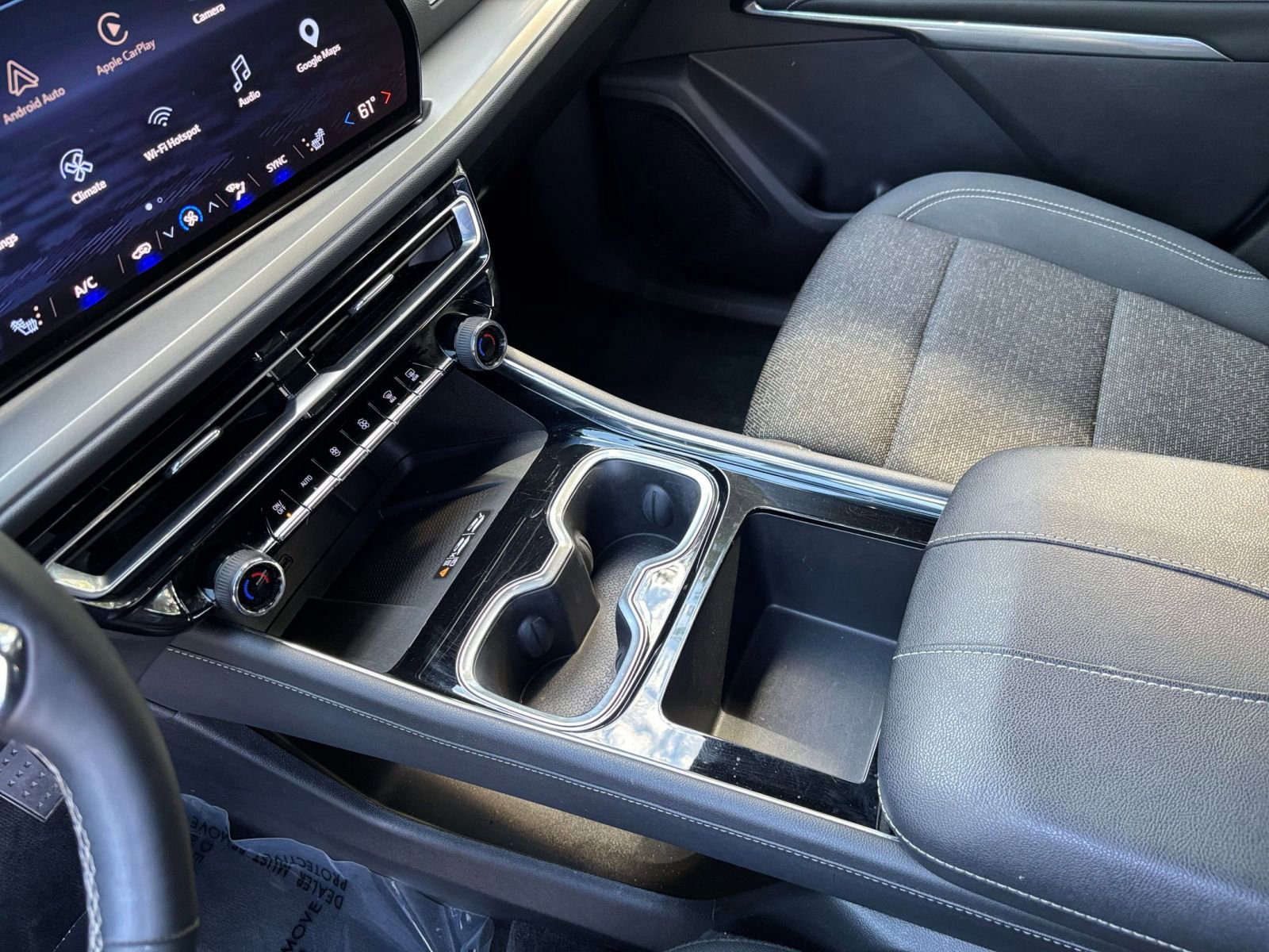 Used 2025 Chevrolet Traverse LT image 55