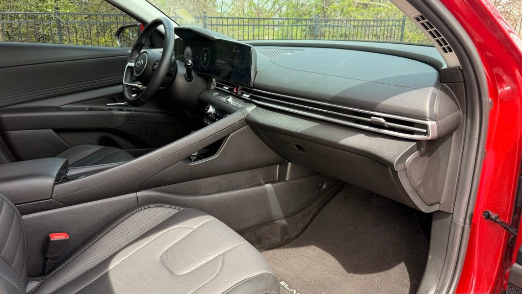 Used 2023 Hyundai Elantra Limited image 35