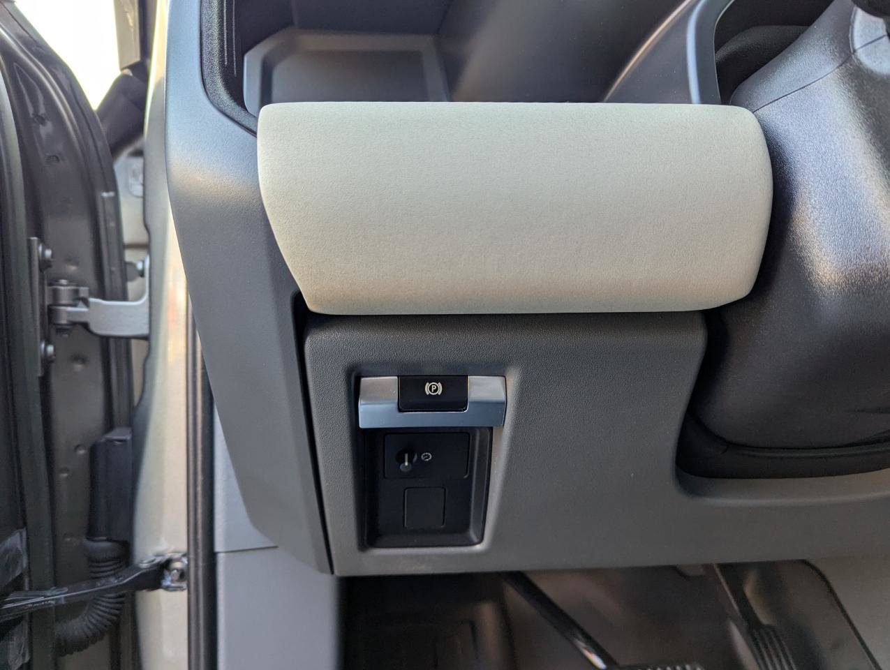 Used 2023 Land Rover Defender 110 X-Dynamic SE image 15