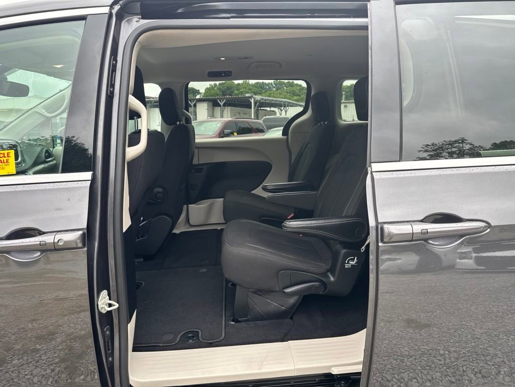 Used 2023 Chrysler Voyager LX FWD image 15
