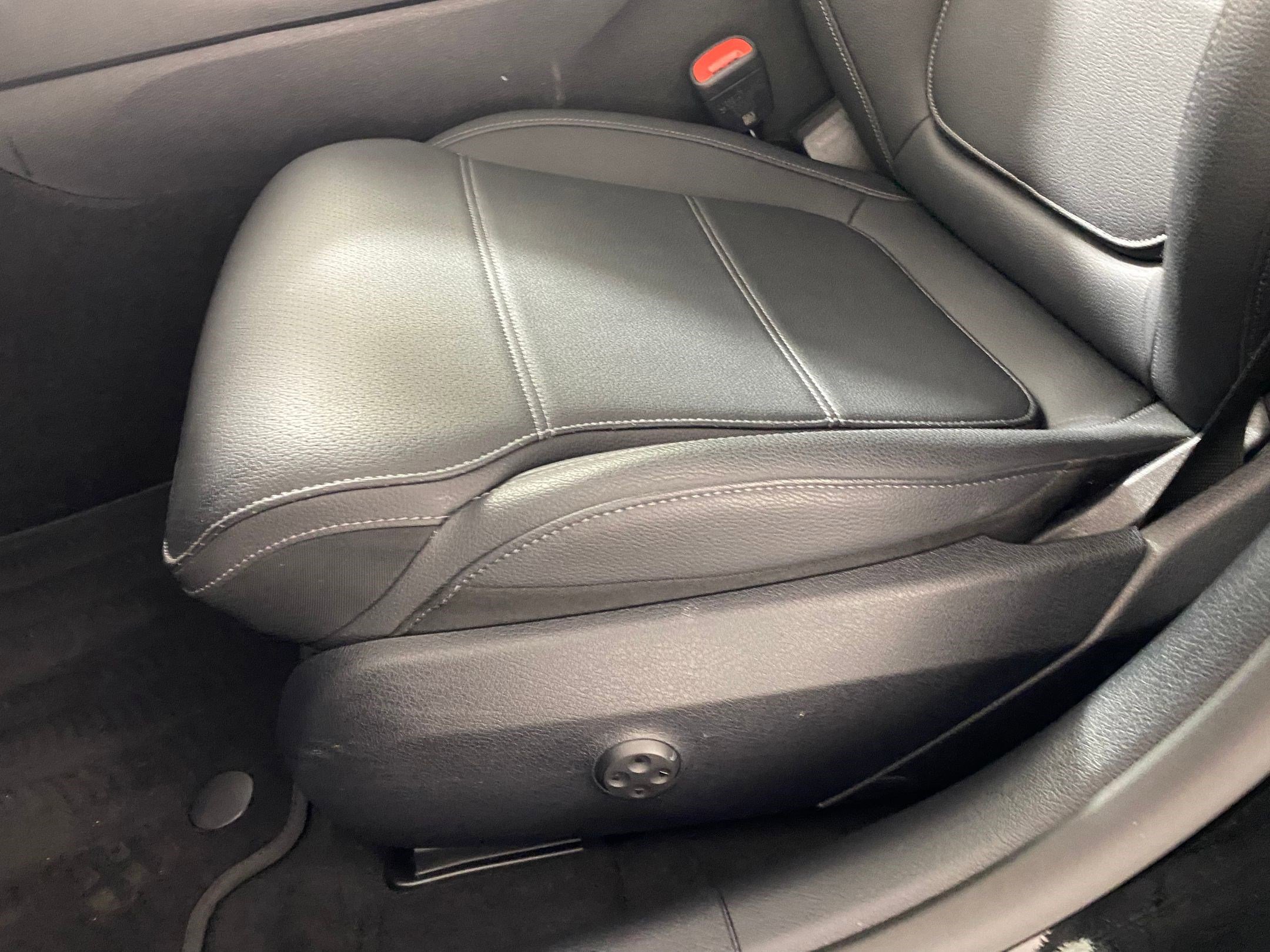 Used 2025 Mercedes-Benz C 300 4MATIC Sedan image 12