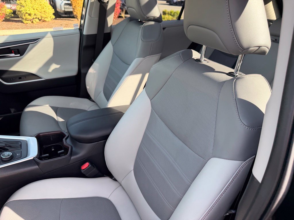 Certified 2022 Toyota RAV4 Limited AWD/4WD image 13