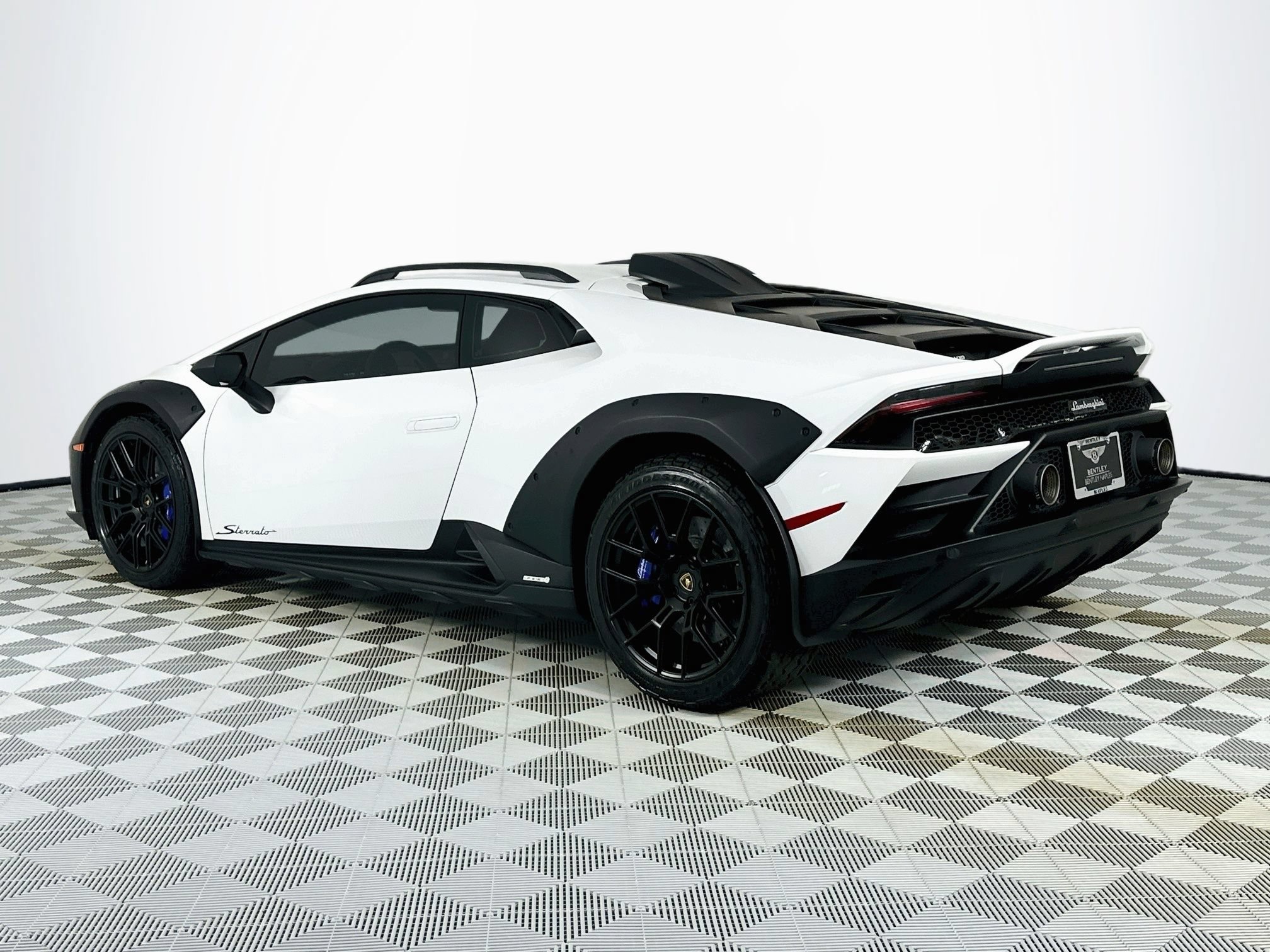 Used 2023 Lamborghini Huracan Sterrato AWD/4WD image 7