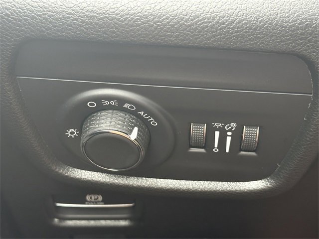 New 2025 Jeep Grand Cherokee Altitude image 28