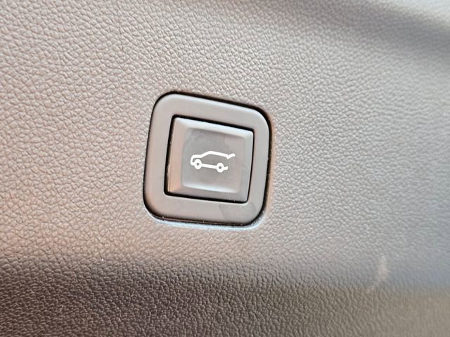 Used 2024 GMC Yukon AT4 w/ Technology Package image 29