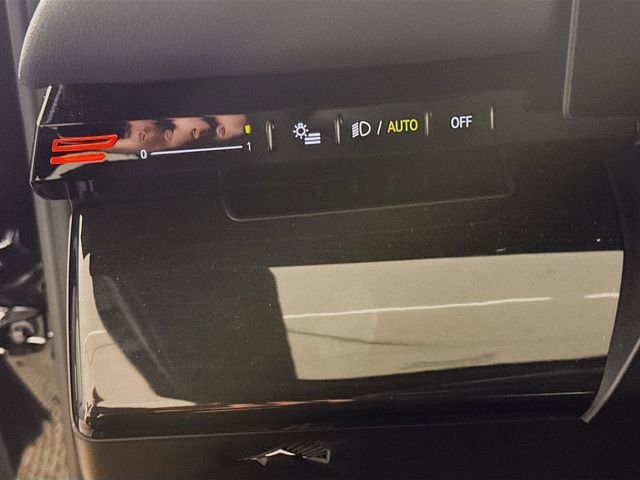 Used 2025 BMW 530i xDrive w/ Premium Package image 10