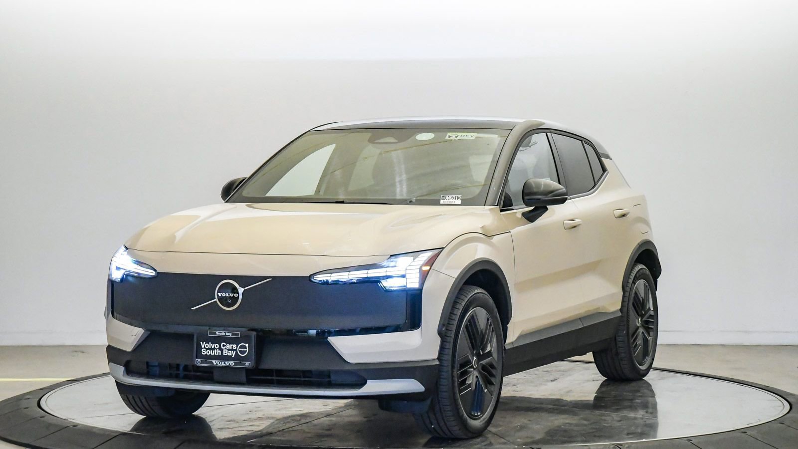 New 2026 Volvo EX30 Cross Country Ultra AWD/4WD image 1