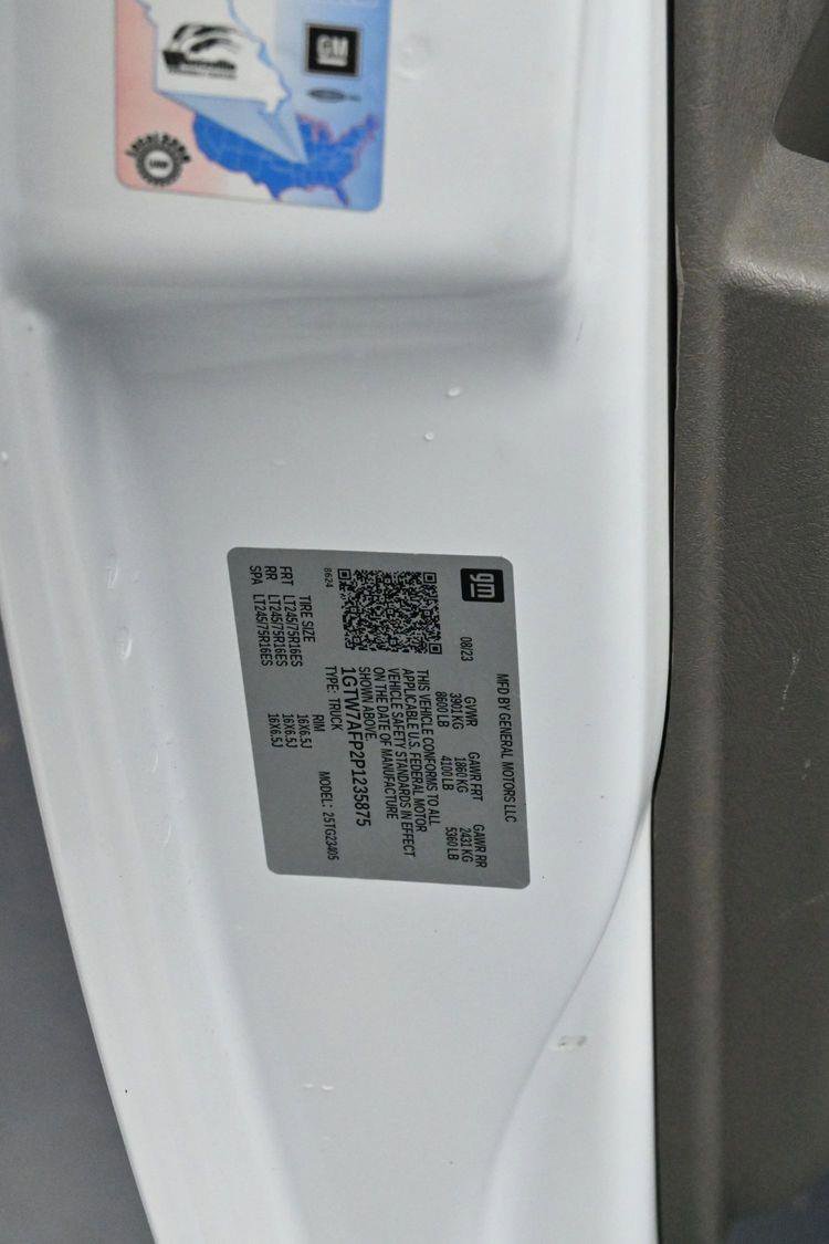 Used 2023 GMC Savana 2500 w/ Driver Convenience Package image 25