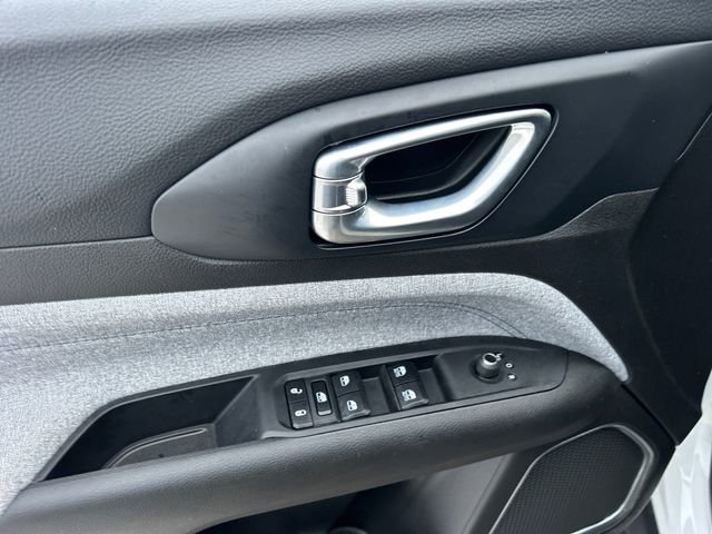 Used 2025 Jeep Compass Sport image 31