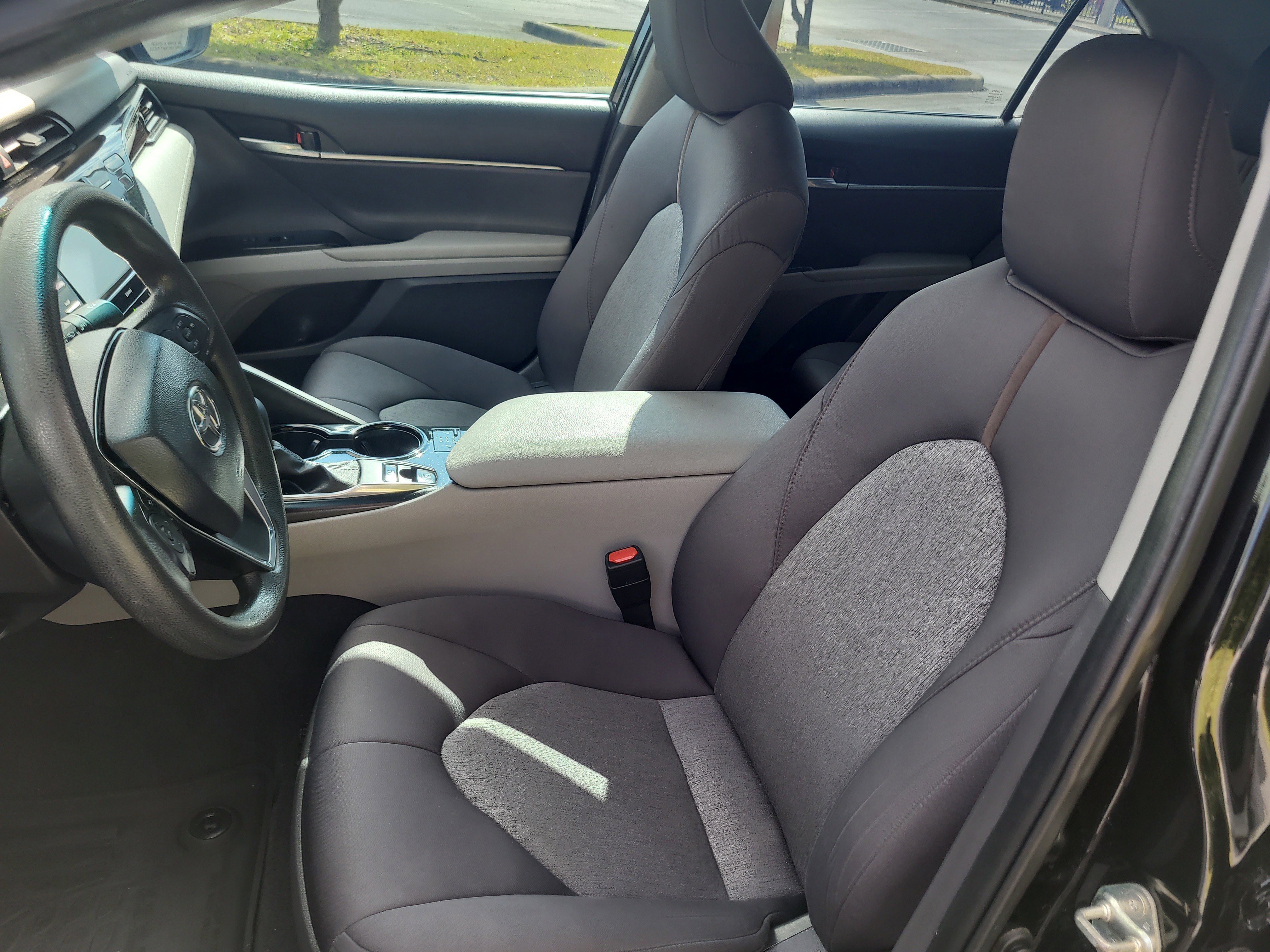 Used 2020 Toyota Camry LE image 18