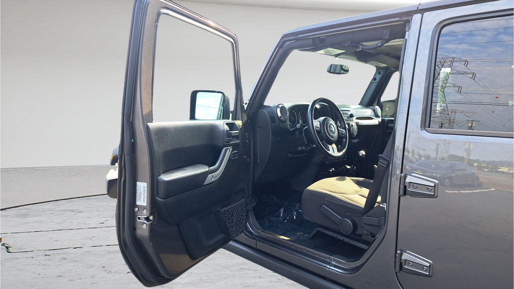 Used 2017 Jeep Wrangler Unlimited Rubicon w/ Connectivity Group AWD/4WD image 22