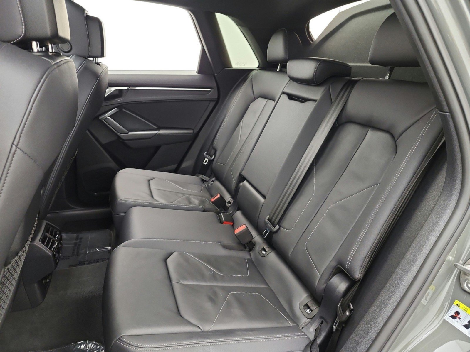 Used 2023 Audi Q3 2.0T Premium w/ Black Optic Sport Package AWD/4WD image 16
