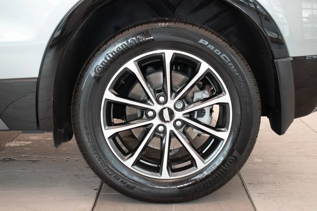 Used 2025 Cadillac XT4 Sport AWD/4WD image 9