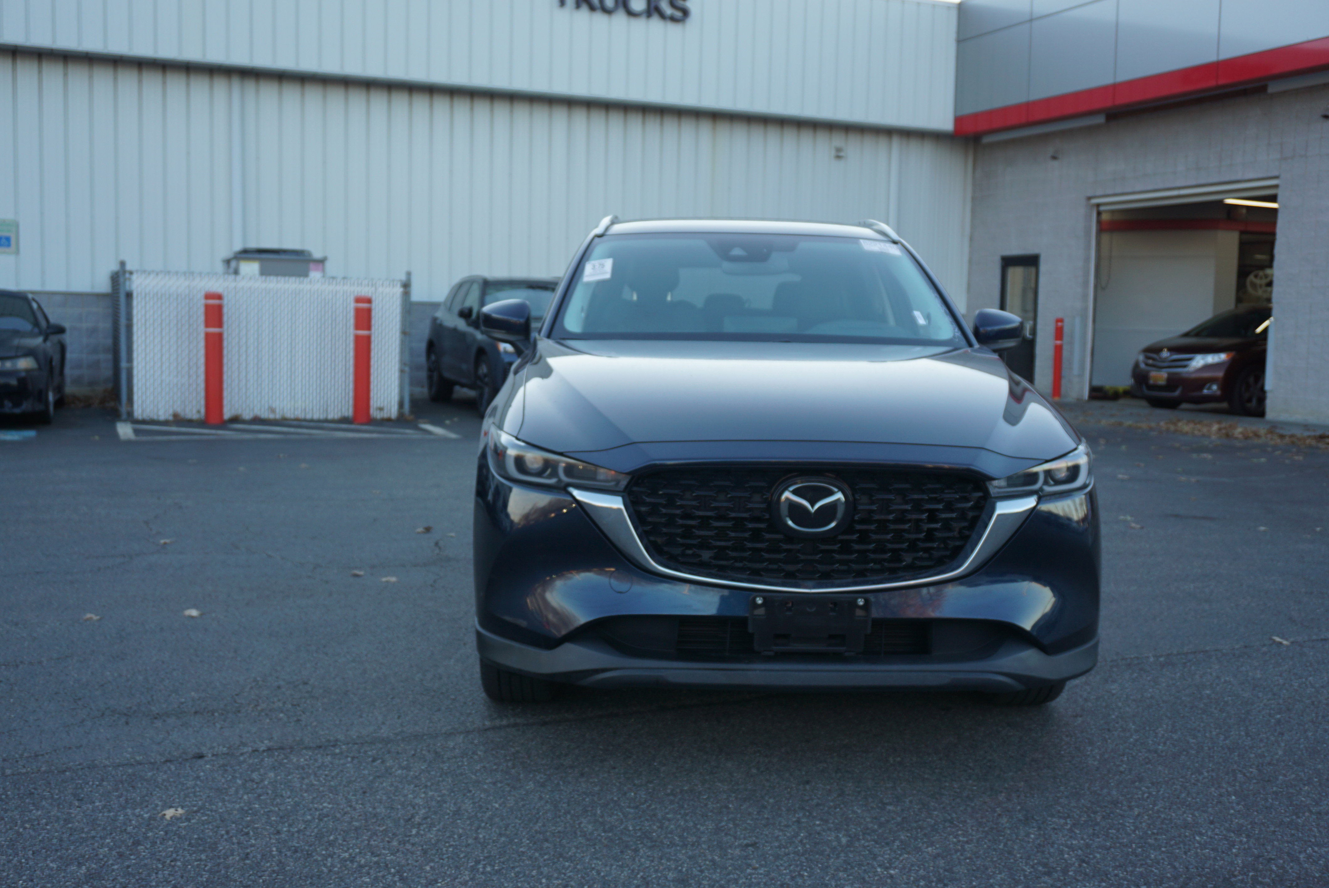 Used 2023 MAZDA CX-5 AWD 2.5 S w/ Premium Plus Pkg image 2
