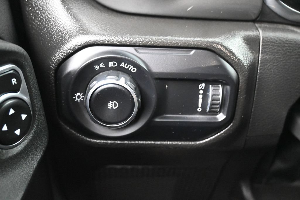 Used 2023 Jeep Wrangler Unlimited Sahara w/ Cold Weather Group AWD/4WD image 19