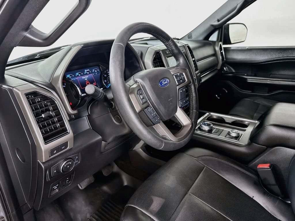 Used 2018 Ford Expedition XLT w/ Equipment Group 202A AWD/4WD image 10