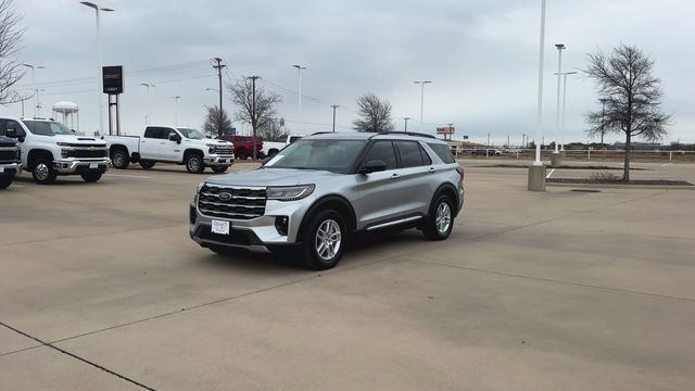 Used 2025 Ford Explorer Active w/ Active Comfort Package image 9