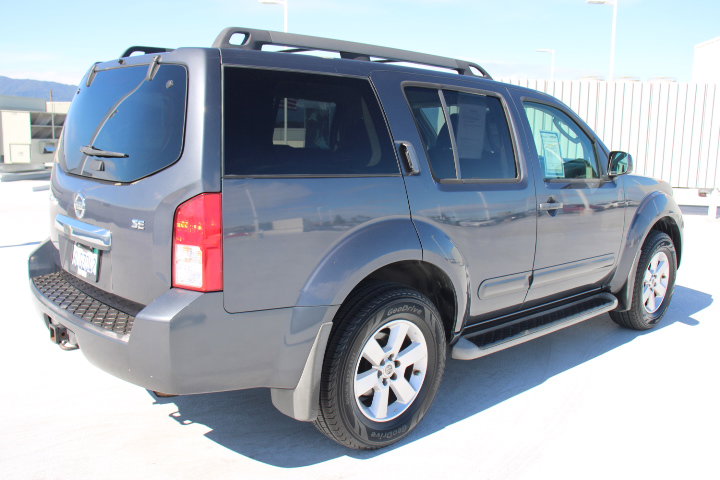 Used 2010 Nissan Pathfinder SE AWD/4WD image 3
