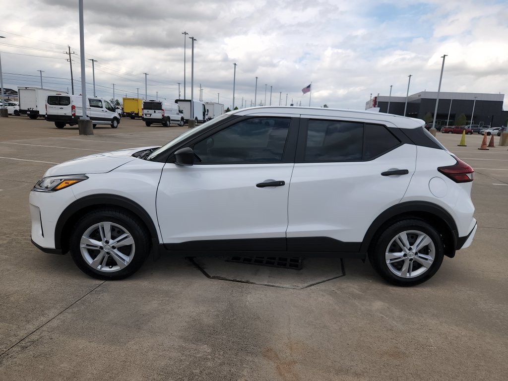 Used 2024 Nissan Kicks S FWD image 8
