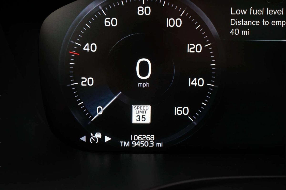 Used 2020 Volvo XC60 T5 R-Design w/ Protection Package Premier AWD/4WD image 31