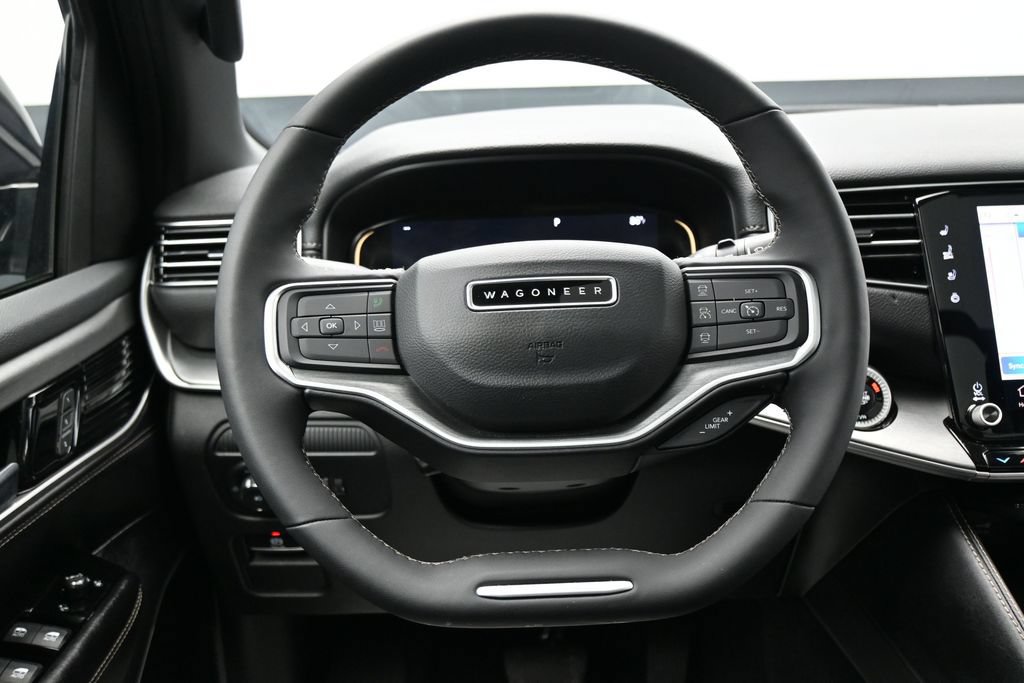 Used 2025 Jeep Wagoneer Series III w/ Premium Group I AWD/4WD image 15