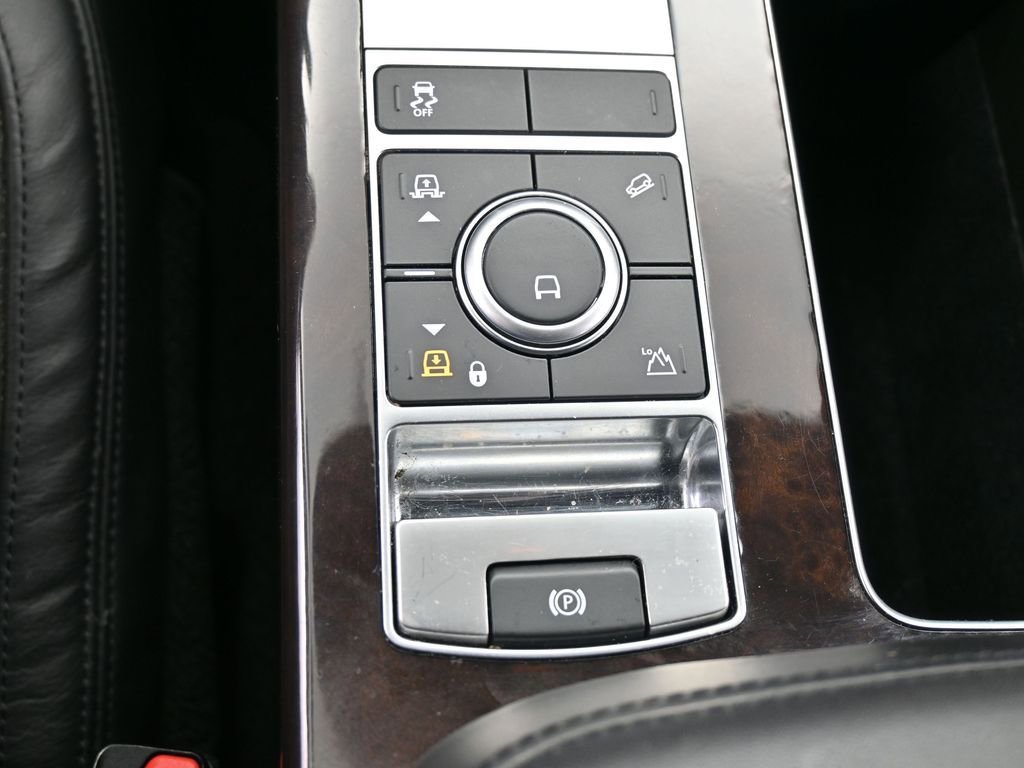 Used 2020 Land Rover Range Rover HSE image 28