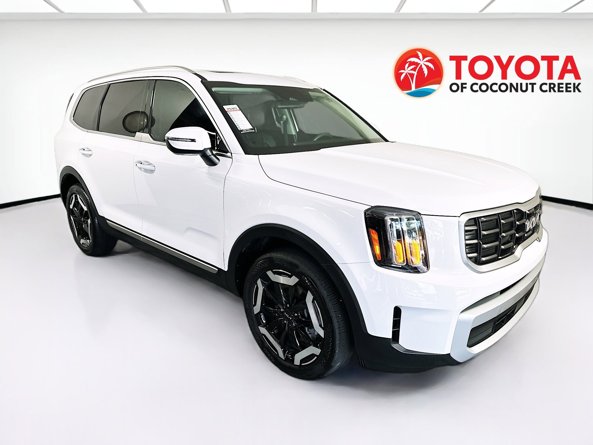 Used 2025 Kia Telluride S FWD image 1