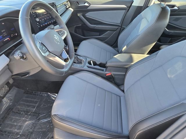 Used 2025 Volkswagen Jetta SE FWD image 18