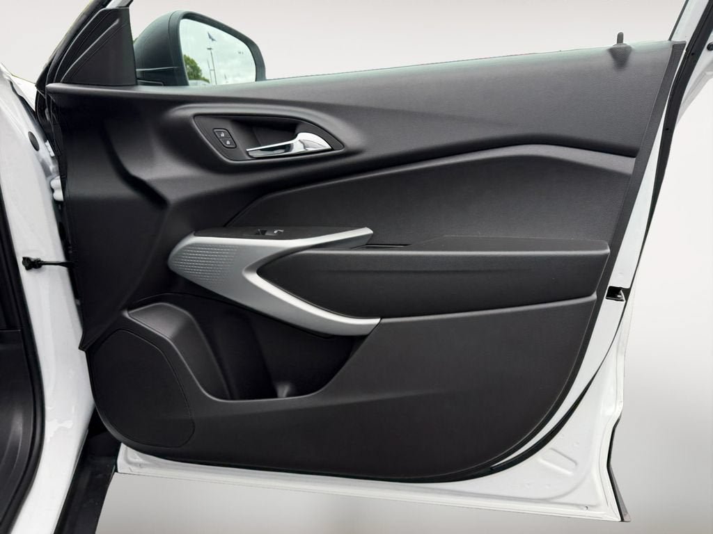 New 2026 Chevrolet Trax LS w/ Driver Confidence Package FWD image 25