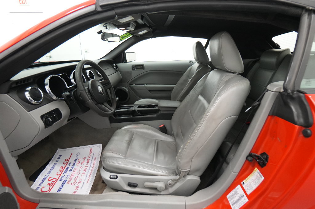 Used 2005 Ford Mustang Convertible RWD image 13