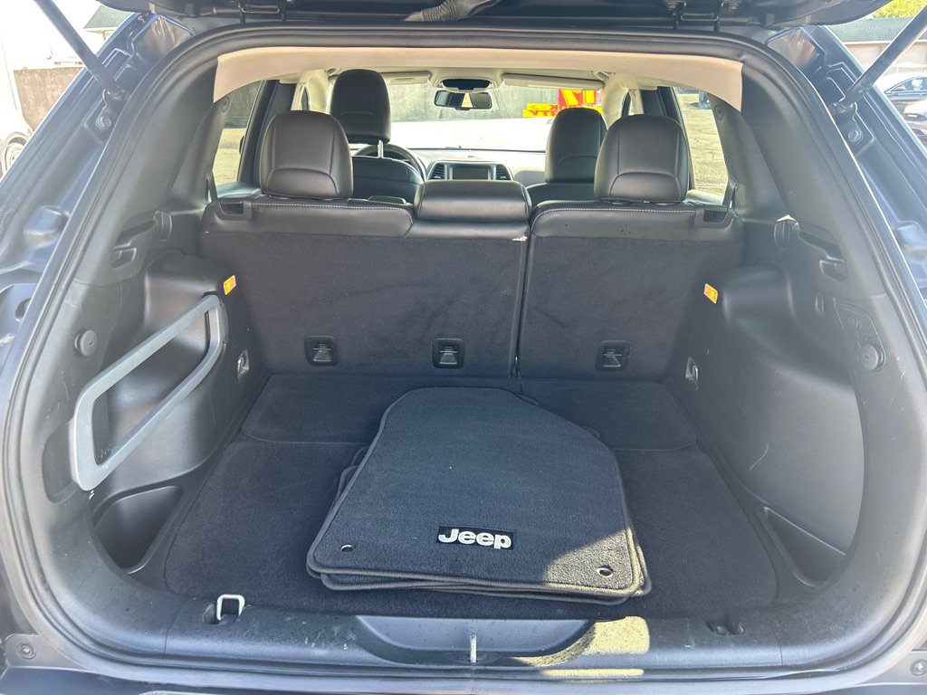 Used 2017 Jeep Cherokee Limited AWD/4WD image 11