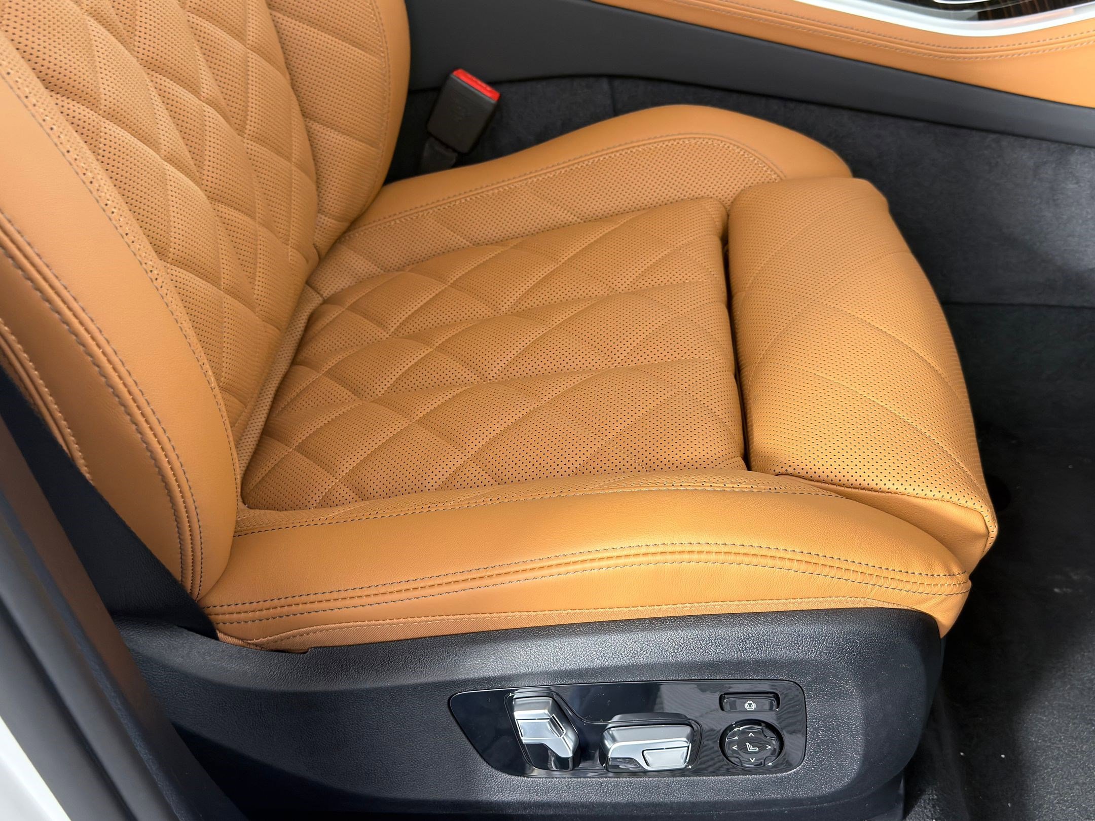 New 2026 BMW X5 xDrive50e w/ Executive Package image 33