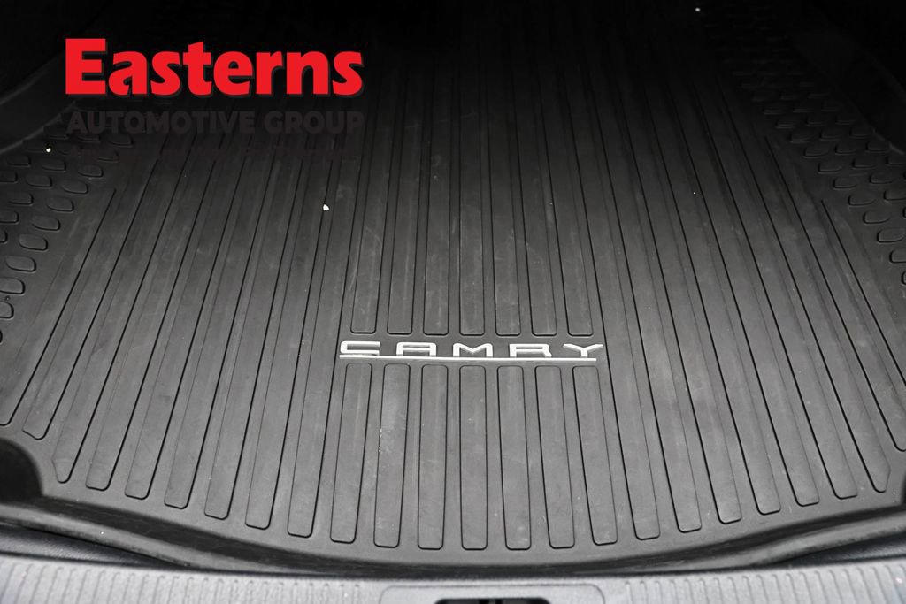 Used 2021 Toyota Camry SE image 9