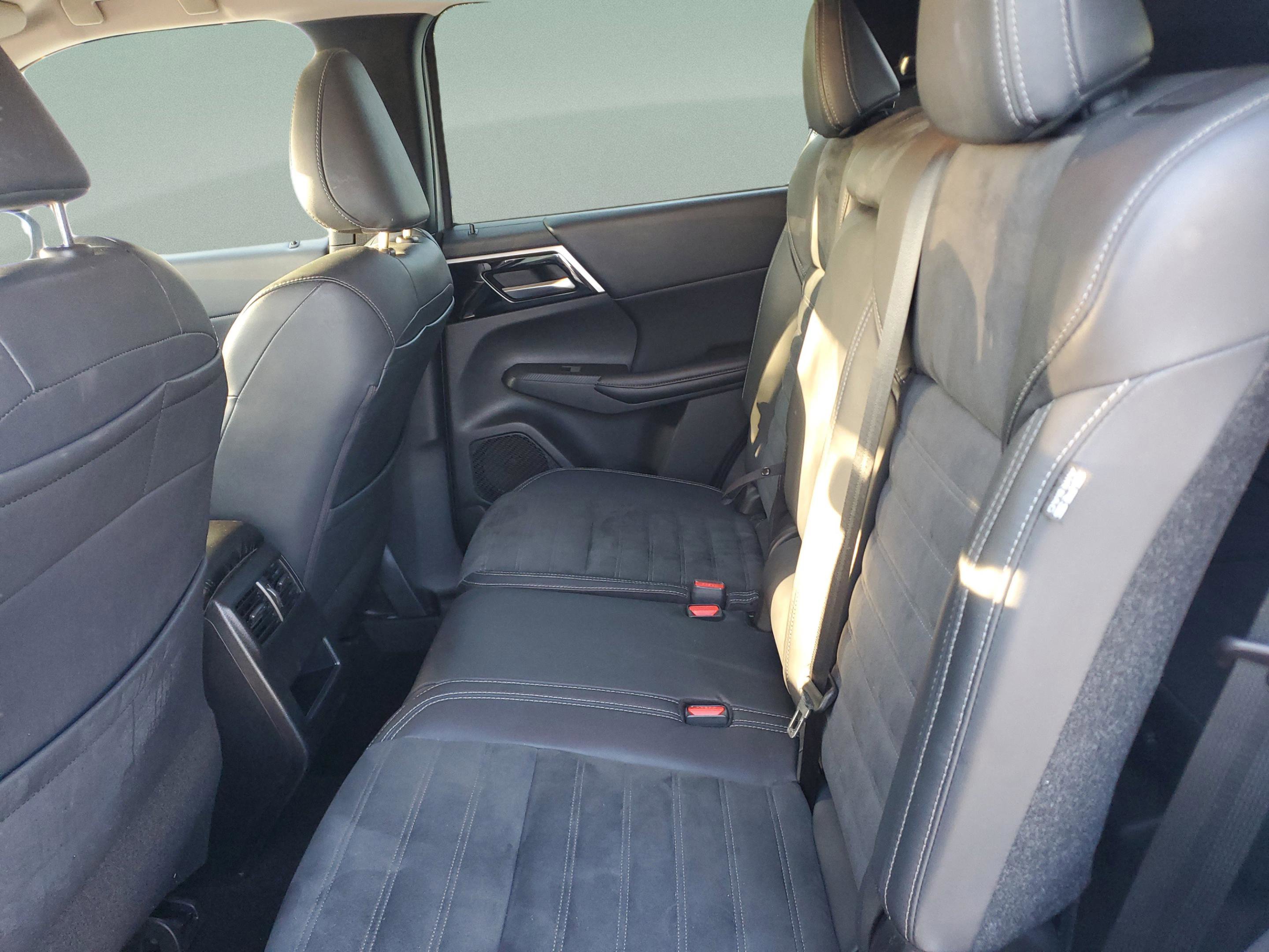 Used 2022 Mitsubishi Outlander SE image 11